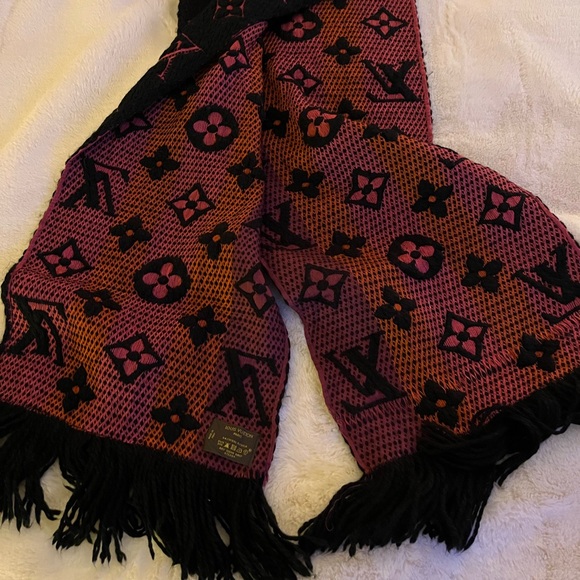 LOUIS VUITTON SCARF AUTH - Picture 4 of 5